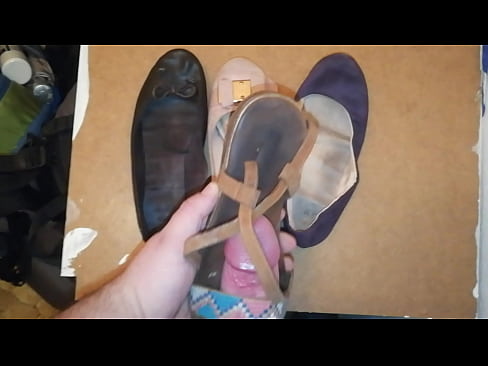 Jerking three flats sandal sole