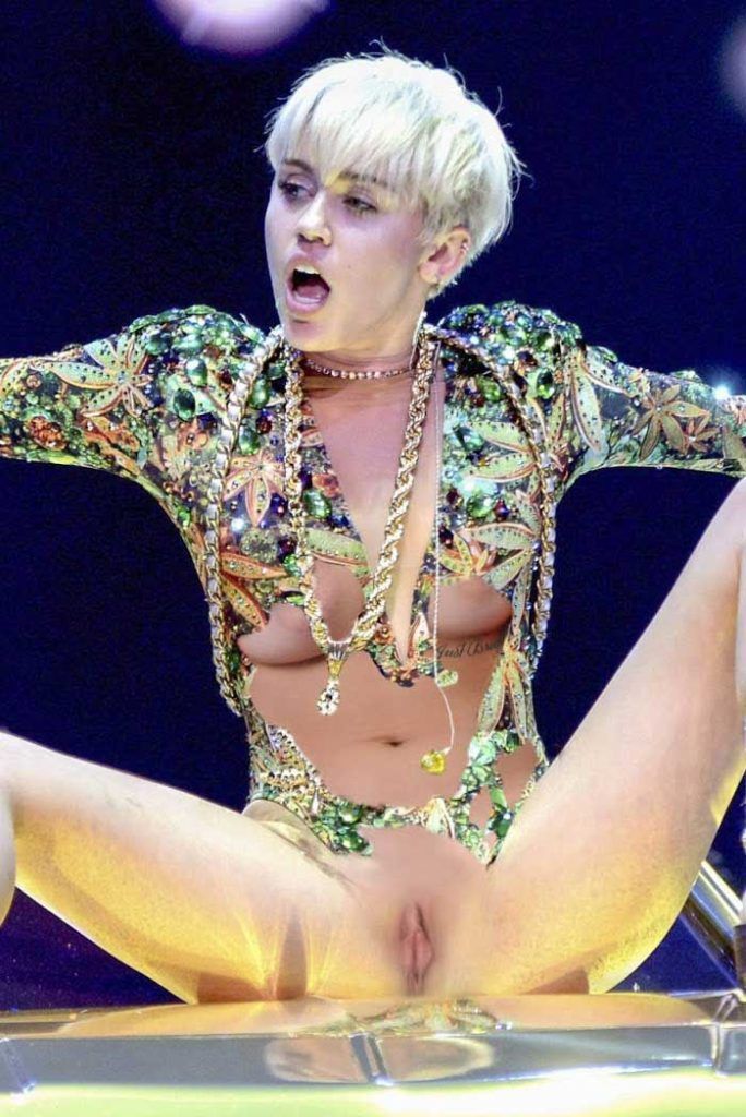 Miley Cyrus Nakedshowing Pussy Free Pornvideo